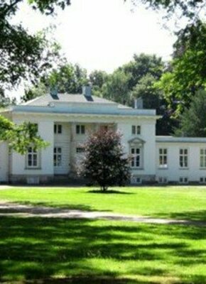 PILATES TRAINING IN DER LOLA ROGGE SCHULE