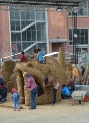 Bild von Ausstellung der Riesen-Lehmskulpturen von Bunte Kuh e.V.