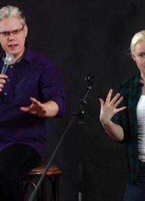 Bild von Eins-A-Comedy mit "Charlotte und Ralf" | Stand-Up-Mixed-Show mit Gästen - Special guest: Alfons, der Reporter mit dem Puschelmikrofon