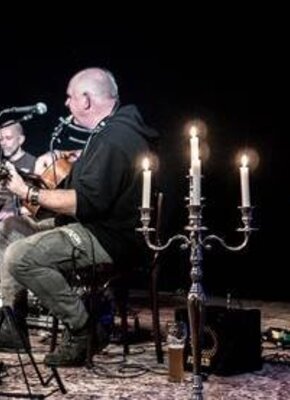 Bild von House On A Hill