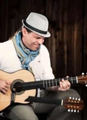 Bild von Attila Vural - ?Nicht ohne meine Gitarre? | Perkussive Solo-Gitarren Reise