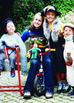 Bild von Bobbycar und Kidsklamotte