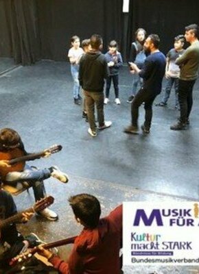 Bild von Gitarre trifft Saz