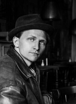 Bild von SONGS & WHISPERS presents @ Kulturschloss: Fintan McHugh (IRL)