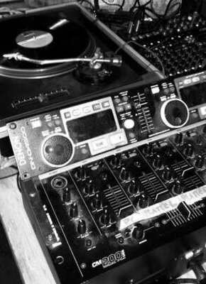 Bild von Vinyl Talk - One Turntable your 30 Minutes