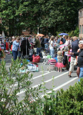 Bild von FLOHMARKT AUF DEM HOF