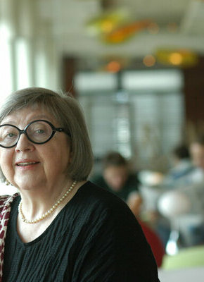 Bild von Sybil Gräfin Schönfeldt liest fürs Ledigenheim - zu Gast im Kleinen Michel