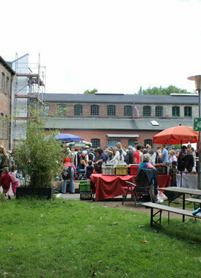 Bild von FLOHMARKT AUF DEM HOF