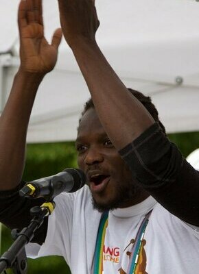 Bild von Bouba Fall mit seiner Band Guéntegii*