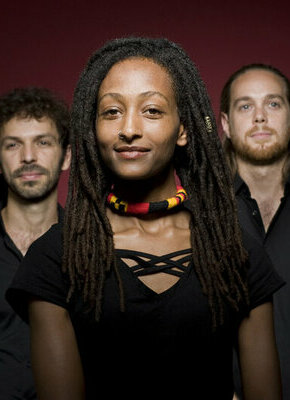 Bild von Gungun in Concert