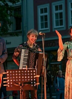 Bild von Sasha Lurje, Craig Judelman und Sanne Möricke: »Lebedik – Shlepping Goles