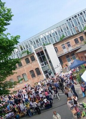 Bild von Flohmarkt auf dem Hof