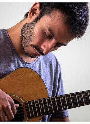 Bild von Lucas Heredia – Singer-Songwriter, Support: Axel Bernhard