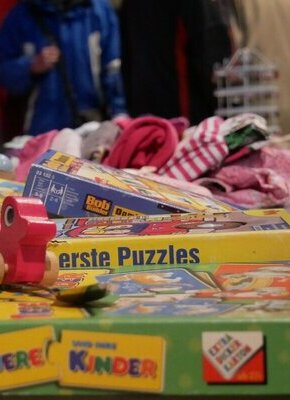 Bild von Bobbycar und Kidsklamotte - Kinderflohmarkt