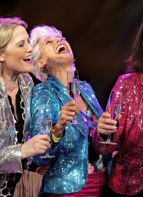 Bild von SEKT AND THE CITY „Frisch geföhnt und flach gelegt“