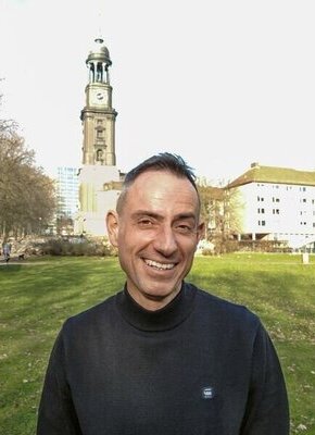 Bild von Oliver Fischer liest aus „Man kann die Liebe nicht stärker erleben“ - im Kleinen Michel fürs Ledigenheim