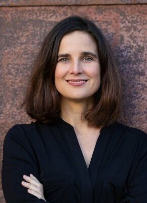 Bild von Susanne Beyer liest aus „Kornblumenblau“ - im Kleinen Michel fürs Ledigenheim