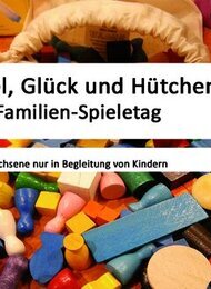 Würfel, Glück und Hütchen.
