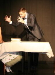 Die Unterrichtsstunde – Theater Platz Frei