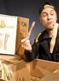 Kindertheater: Und ab die Post!