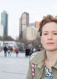 Amalia Chikh | Französische Chansons mit Berliner Schnauze