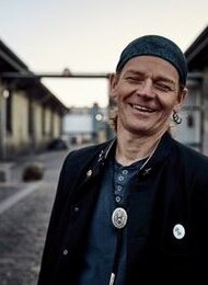 Martin Praetorius - Tales from the feverworld | Songs about life, love and longing