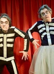 Unterm Bett liegt ein Skelett - WEIL WOCHENENDE