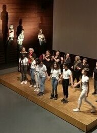 Yalla auf der Bühne