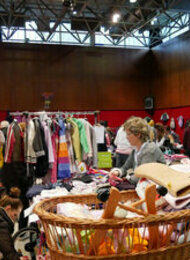 Bobbycar & Kidsklamotte | Indoormarkt rund ums Kind