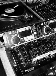 Vinyl Talk - One Turntable your 30 Minutes