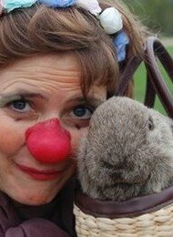 Osterhasen-Alarm: Eiersuche, Eierlauf und Eierschibbeln vor'm Kulturschloss
