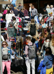 Flohmarkt auf dem Hof