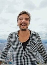 "Ein deutsches Klassenzimmer" - Jan Kammann liest und erzählt  über seine ungewöhnliche Weltreise in die Herkunftsländer seiner Schüler