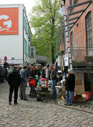 FLOHMARKT AUF DEM HOF