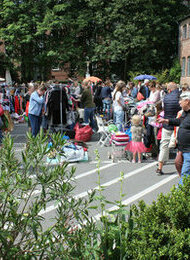 FLOHMARKT AUF DEM HOF