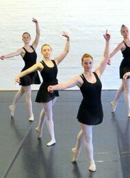 LOLA ROGGE SCHULE: UPTANZEN - EINBLICK IN UNSERE ARBEIT