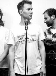 MS Friedrich | Eine Stimme, zwei Gitarren und den Rhythmus im Herzen