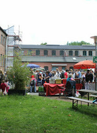 FLOHMARKT AUF DEM HOF