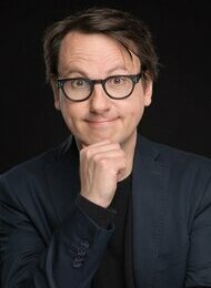 Grüße vom Pokal: Sebastian Schnoy im ella Kulturhaus
