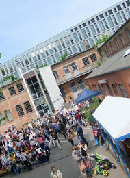 Flohmarkt auf dem Hof