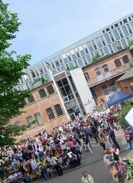 Flohmarkt auf dem Hof