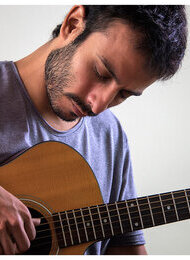 Lucas Heredia – Singer-Songwriter, Support: Axel Bernhard