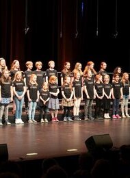 "LACHEN, SPIELEN, TANZEN, SINGEN" Das Familien-Konzert für Groß und Klein
