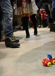 Bobbycar und Kidsklamotte - Kinderflohmarkt